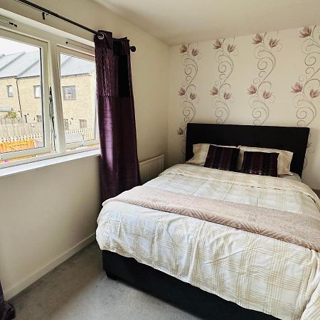 Modern 3 Bed Villa With Free Parking And Garden Close To City Center And Edinburgh Airport Exterior photo