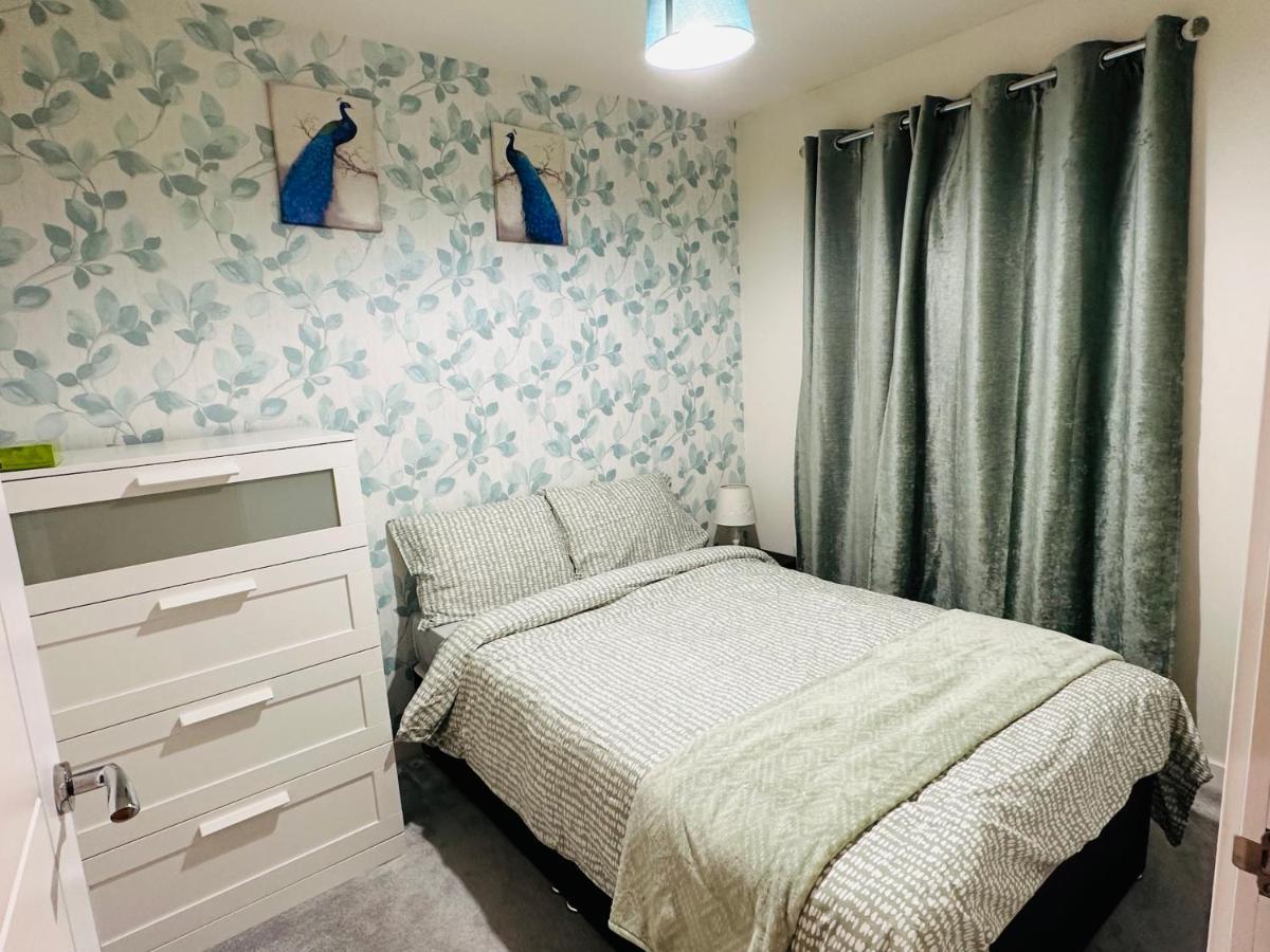 Modern 3 Bed Villa With Free Parking And Garden Close To City Center And Edinburgh Airport Exterior photo